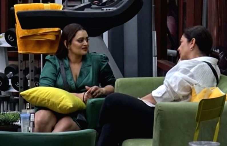 Real or fake: Pooja Bhatt's phone on 'Bigg Boss OTT 2' stirs a conversation - Vimarsana News