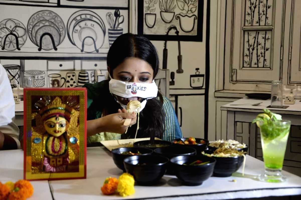 Revenge dining during Durga Puja forced Kolkata eateries to down shutters early - Vimarsana News
