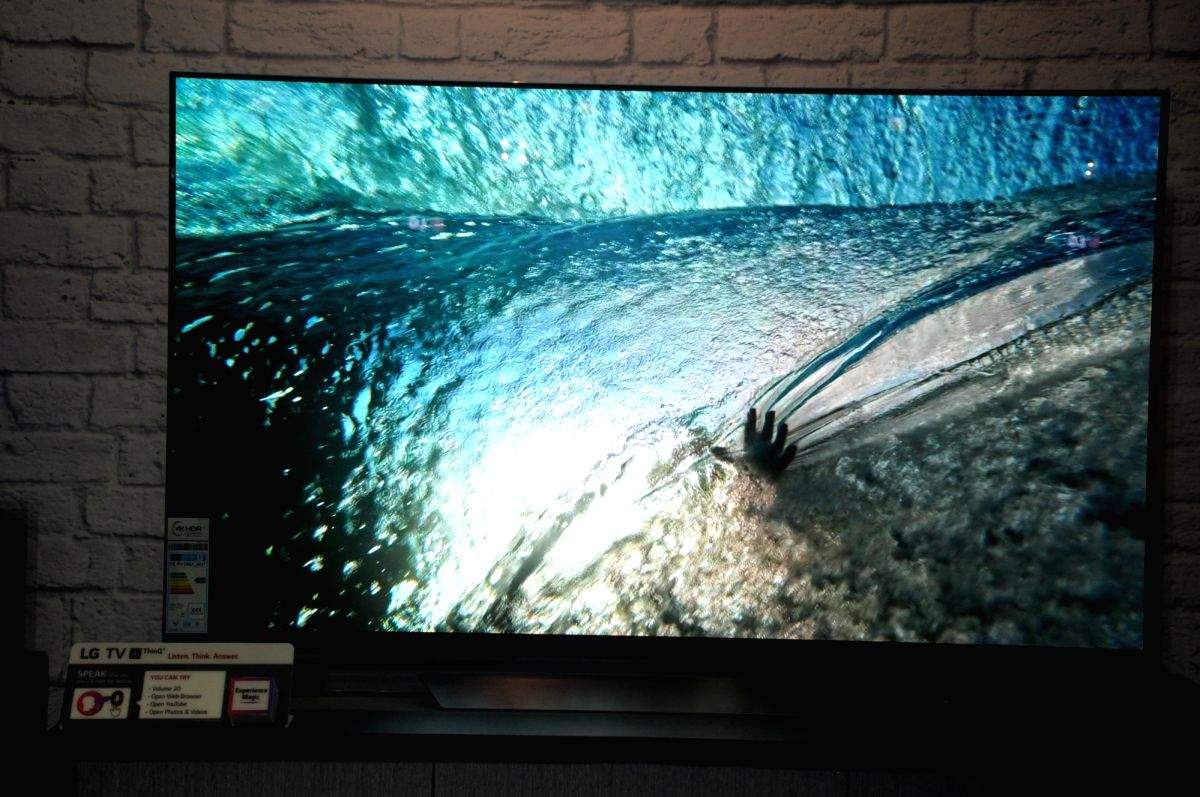 LG unveils world's first bendable 42-inch OLED TV for gaming, streaming - Vimarsana News
