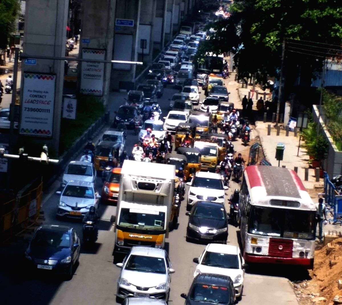 Sankranti rush leads to traffic jam on Hyderabad-Vijayawada highway - Vimarsana News