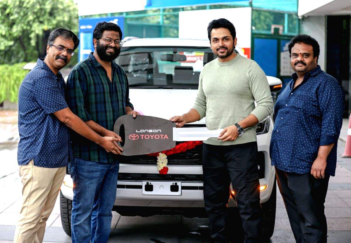 'Sardar' producer gifts director Mithran a new car - Vimarsana News