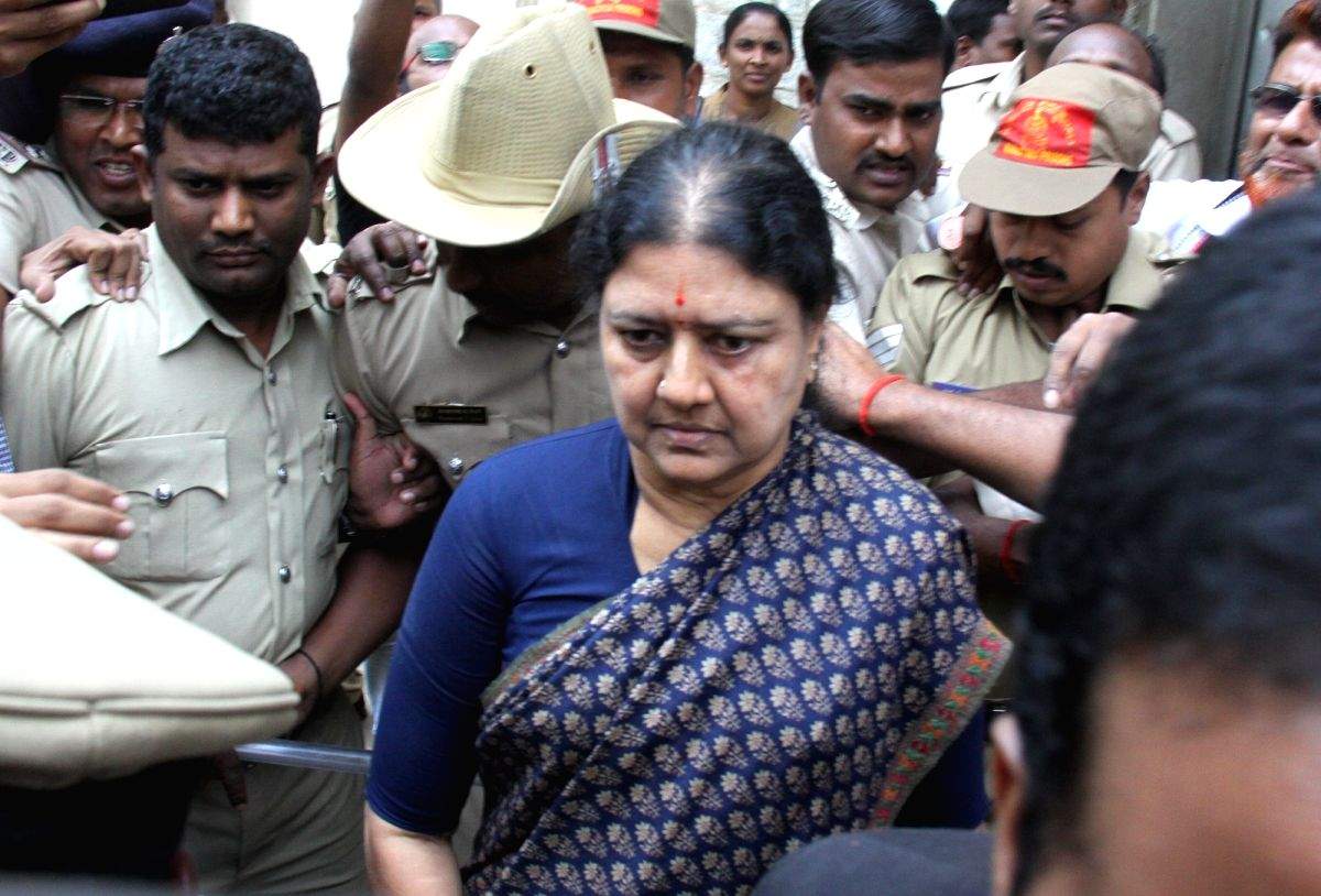 Sasikala pays floral tributes to Muthuramalinga Thevar - Vimarsana News