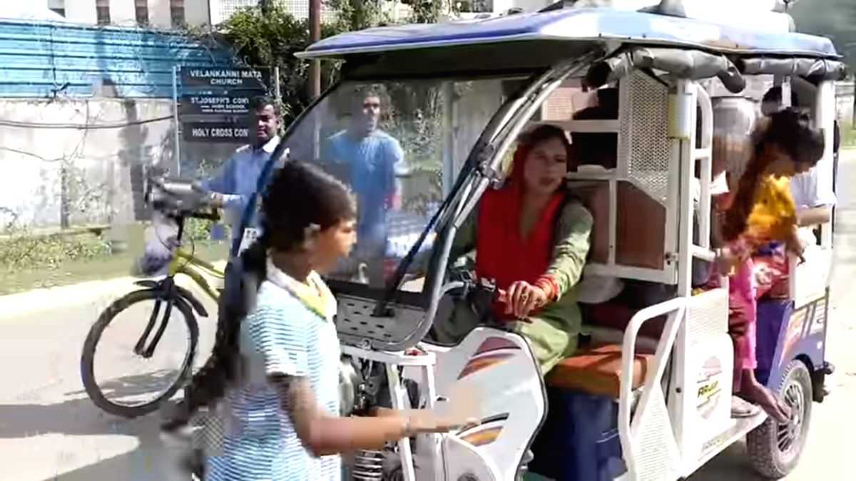Seema Devi shatters glass ceiling, becomes Jammu's first female e-rickshaw driver - Vimarsana News