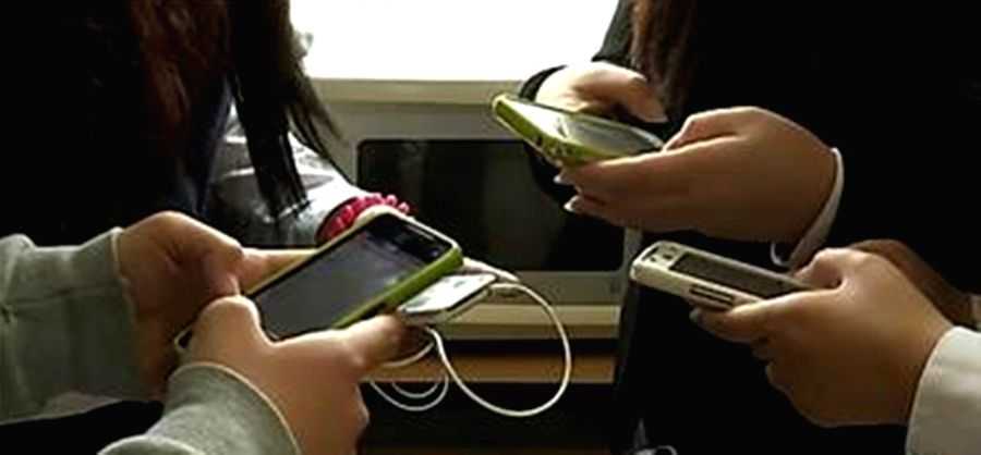 Mobile production crosses 2 bn units under 'Make in India' initiative: Report - Vimarsana News