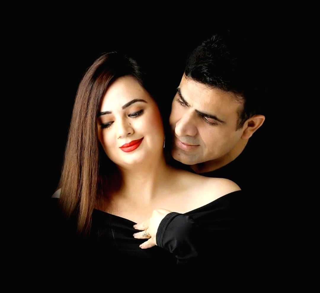 Shalini Kapoor celebrates 'Romance Awareness Month' with hubby Rohit - Vimarsana News