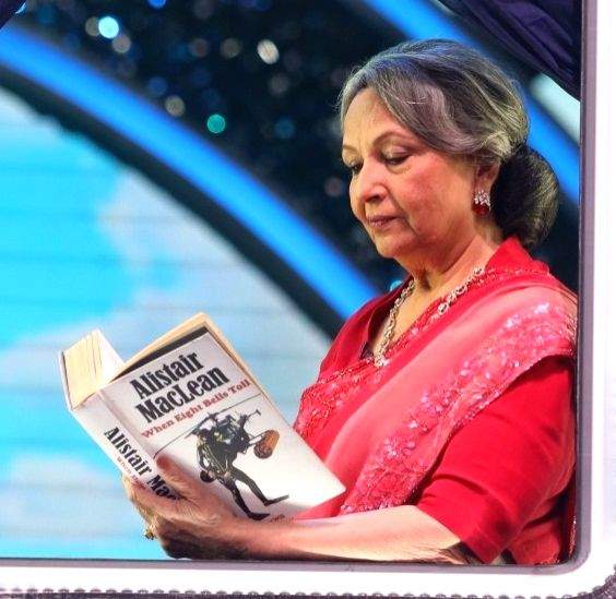 Sharmila Tagore: Kishore Kumar sang 'Mere sapnon ki rani' very casually - Vimarsana News