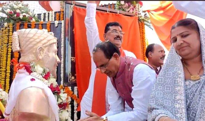 Shivraj unveils Shivaji's statue in Chhindwara - Vimarsana News