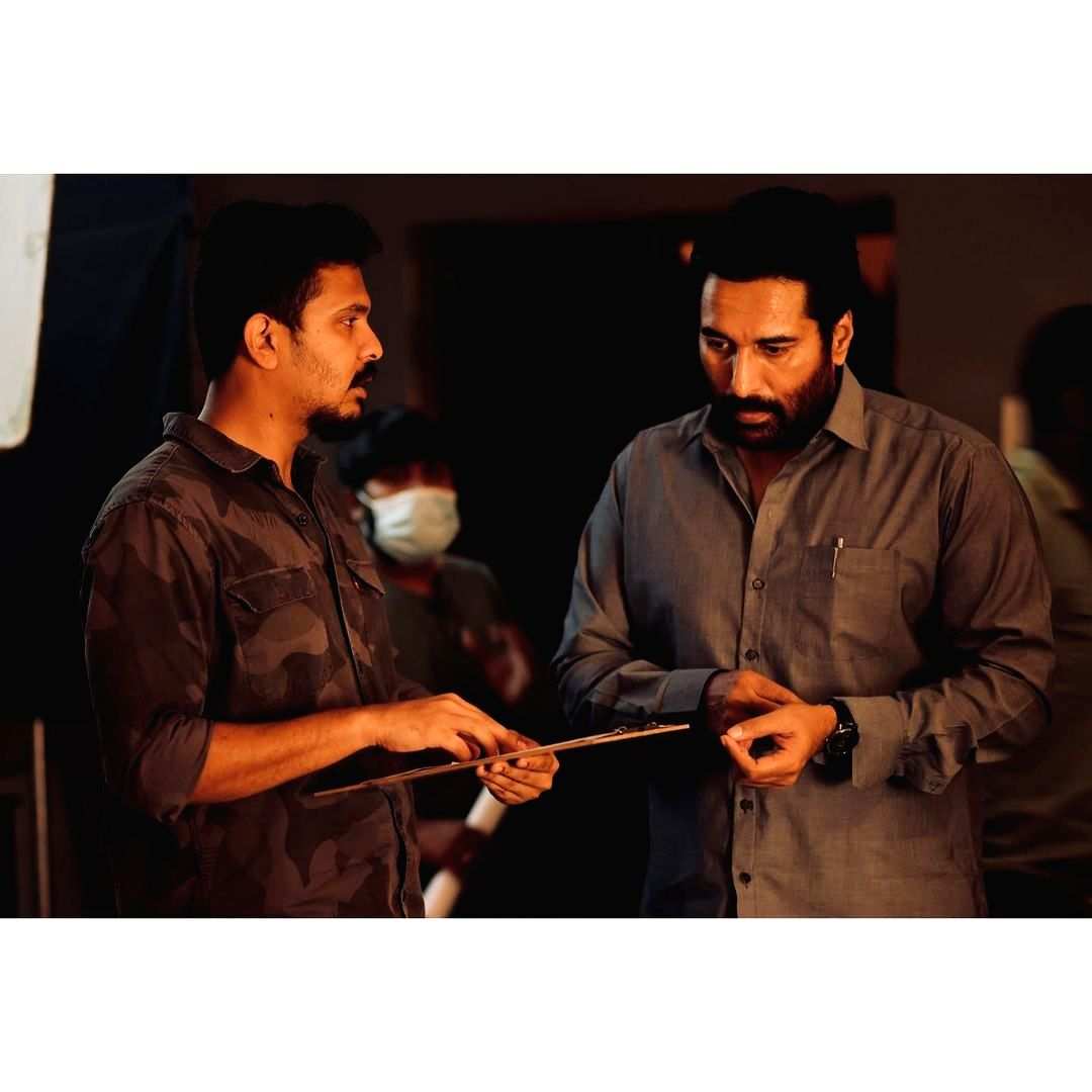 Shooting of Karthick Naren's hyperlink thriller 'Nirangal Moondru' wrapped up - Vimarsana News