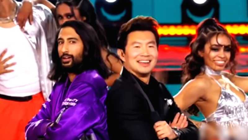 Simu Liu does bhangra on 'Jalebi baby' with Tesher - Vimarsana News