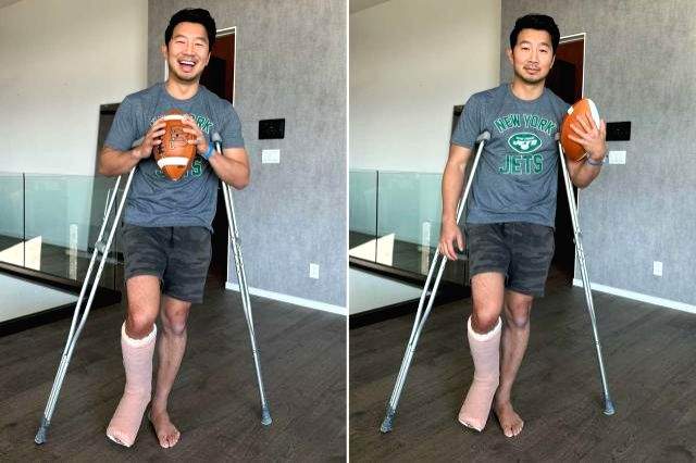 Simu Liu dresses as Aaron Rodgers after they both tore their 'Achilles' tendon - Vimarsana News