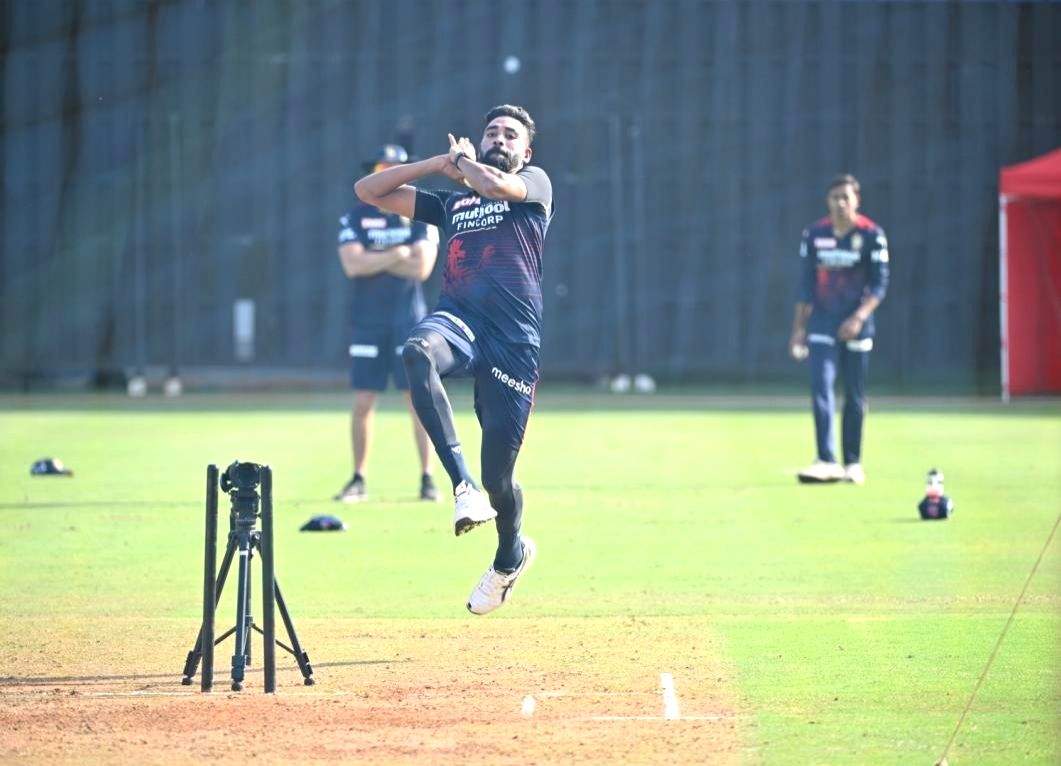 Siraj has solid fundamentals; he is cut out for Test cricket: RCB's Mike Hesson - Vimarsana News