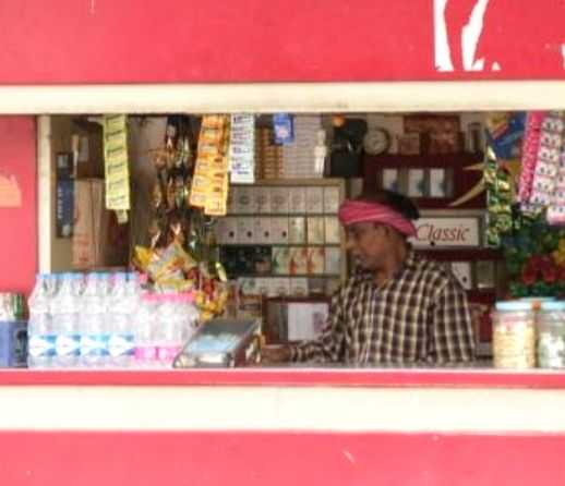 Small shopkeepers in Karnataka unite to vehemently oppose government's bid to introduce 'License Raj' in state through draconian bye-laws - Vimarsana News