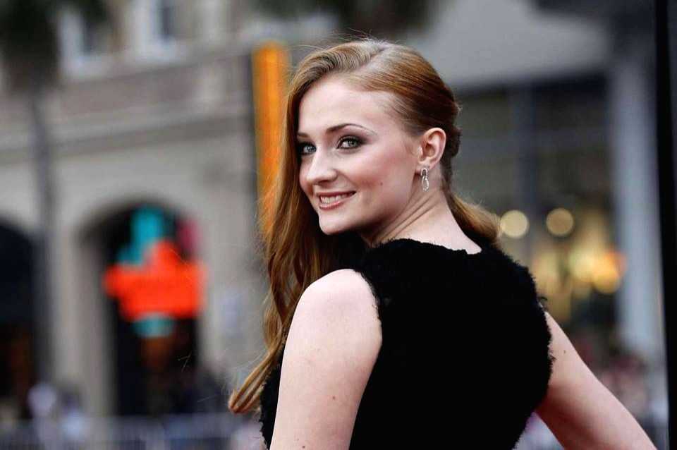 Sophie Turner goes Instagram official with new man after split from Joe Jonas - Vimarsana News