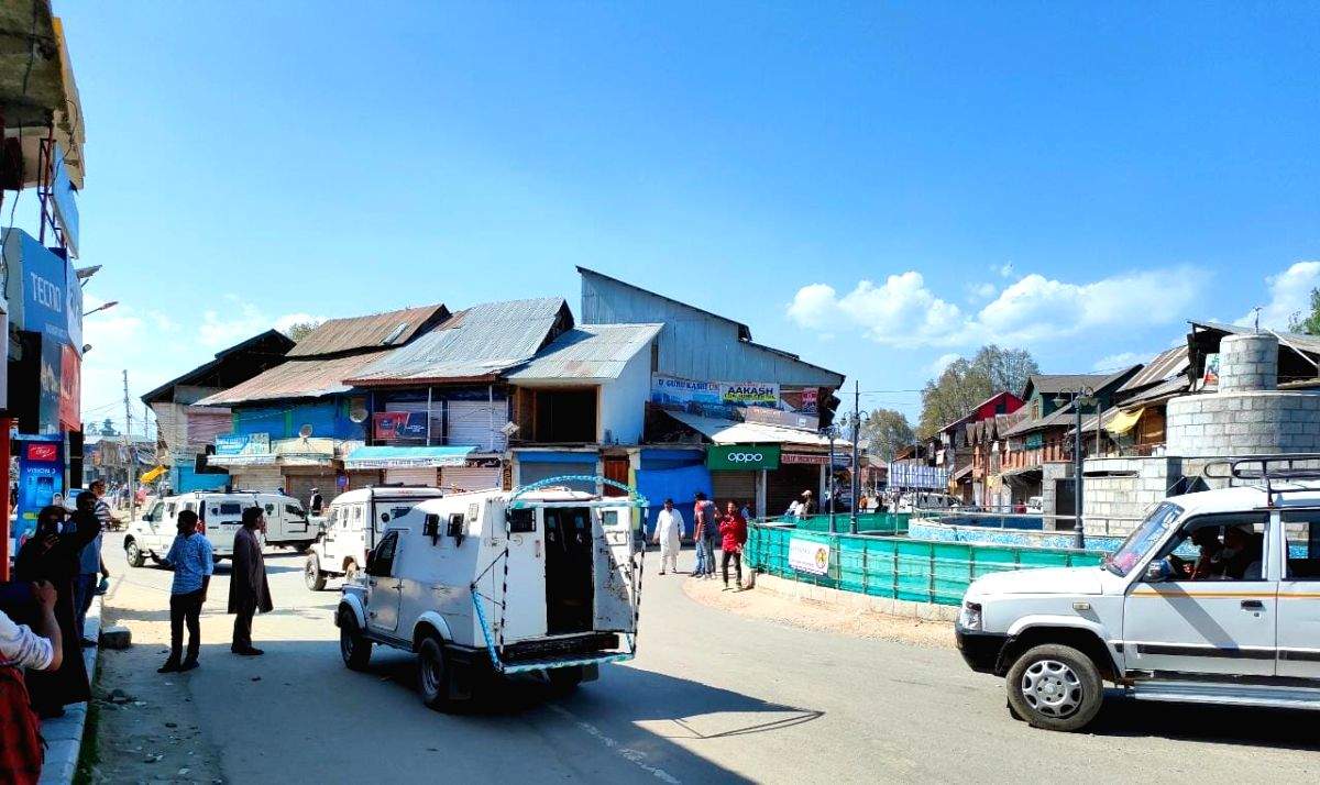 Naya J&K: Unorganised workforce gets insurance cover, daily wagers hike, street vendors security - Vimarsana News