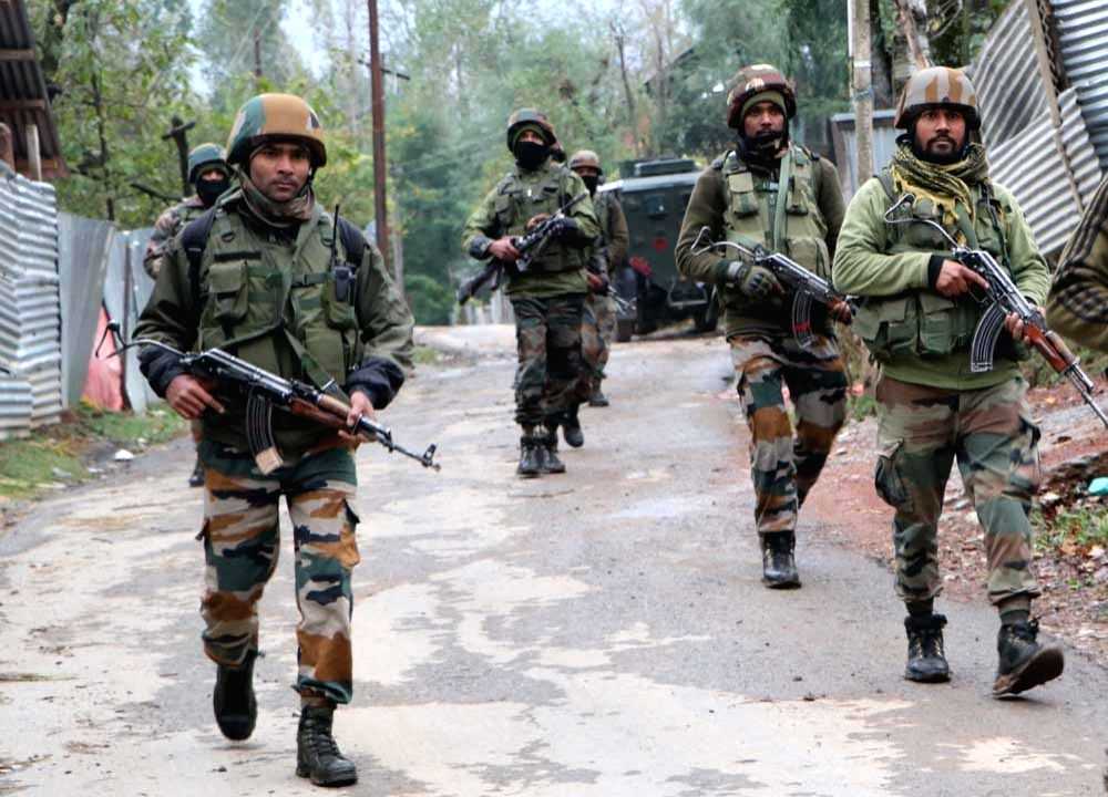 Top terror commander among 5 killed in Kashmir gunfight (Ld) - Vimarsana News