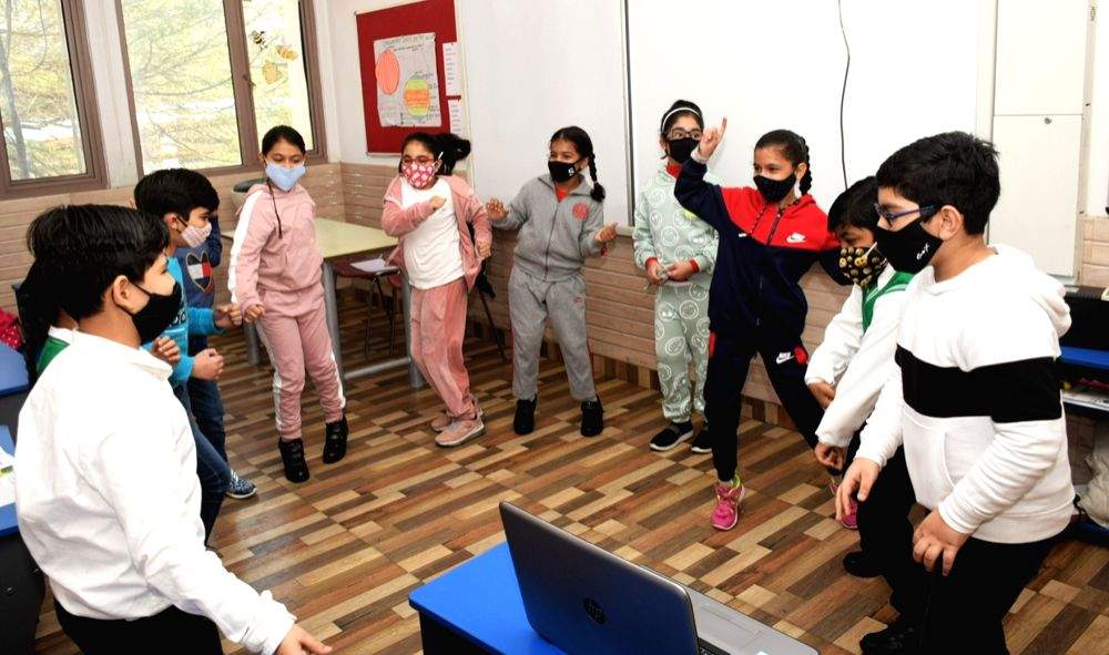 Gujarat HC dismisses pleas challenging age limit for Class 1 admission - Vimarsana News