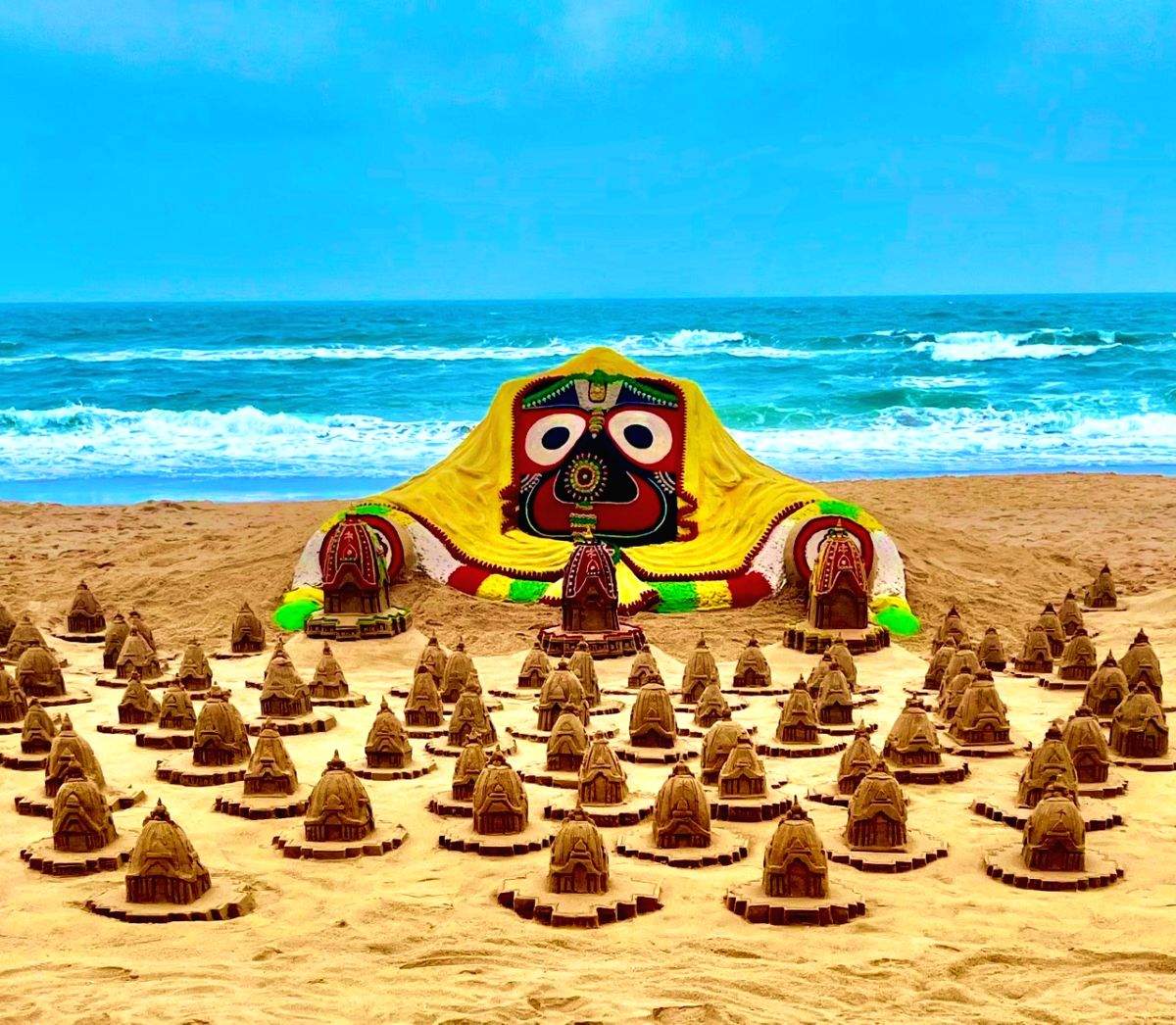 Sudarshan Pattnaik creates 125 sand chariots on Puri beach on Rath Yatra eve - Vimarsana News
