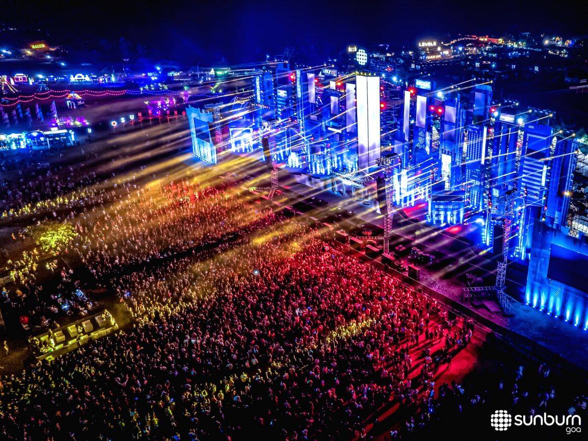 Pyrotechnics, thumping music, signature Goan year-end culture mark day 1 of Sunburn - Vimarsana News