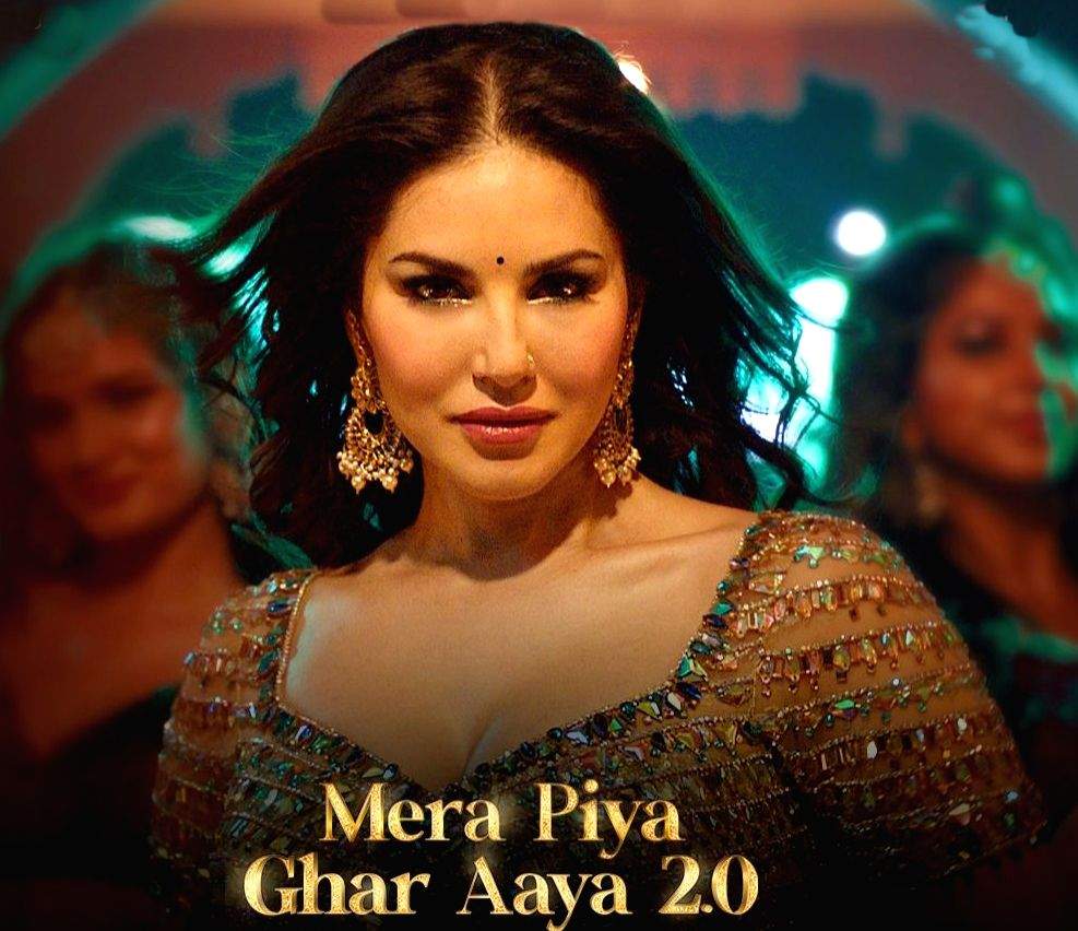 Sunny Leone pays a tribute to Madhuri Dixit with 'Mera Piya Ghar Aaya 2.0' - Vimarsana News