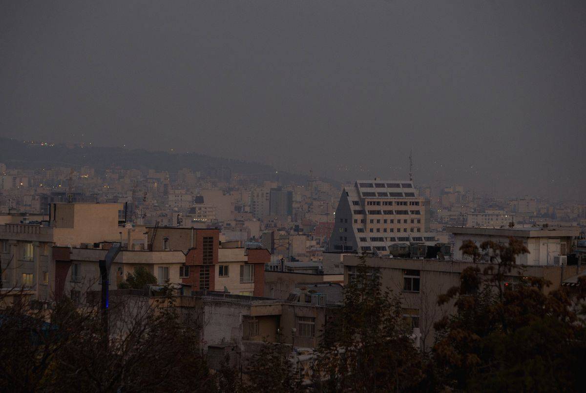 Hundreds sent to hospitals due to new wave of sandstorms in Iran - Vimarsana News