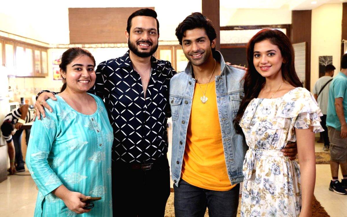 Taaha Shah, Shruti Sharma get sweet for 'Mooh Mitha Karao' - Vimarsana News