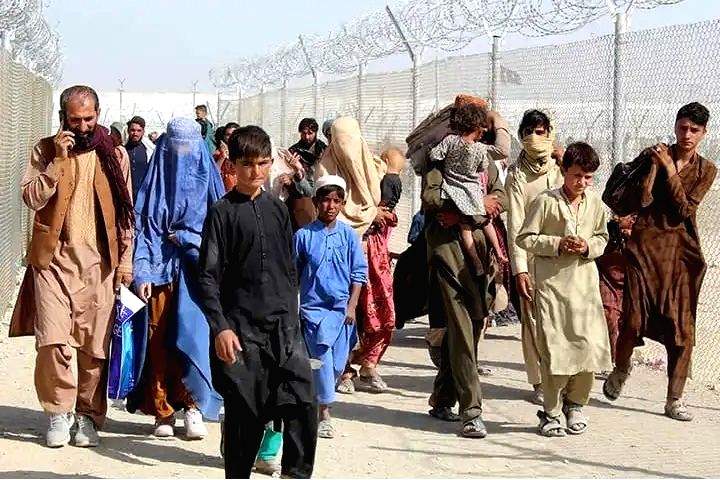 Pakistan extends deadline for Afghan refugees awaiting third-country resettlement - Vimarsana News