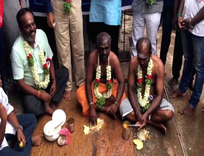 TN CM visits super star Rajinikanth at Chennai hospital - Vimarsana News