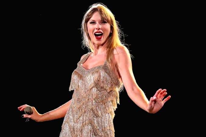 Taylor Swift goes to enjoy Kansas City Chiefs Game with Sophie Turner - Vimarsana News