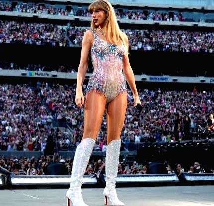 Taylor Swift concert security guard fired after asking fans to take pics of him - Vimarsana News