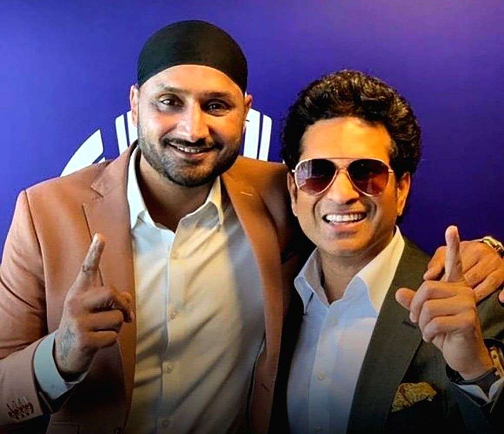 Tendulkar leads cricket fraternity in wishing Harbhajan on his retirement - Vimarsana News