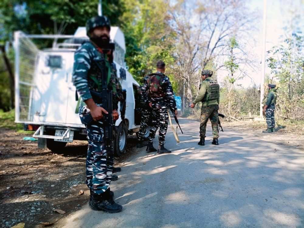 Gunfight breaks out in J&K's Shopian - Vimarsana News