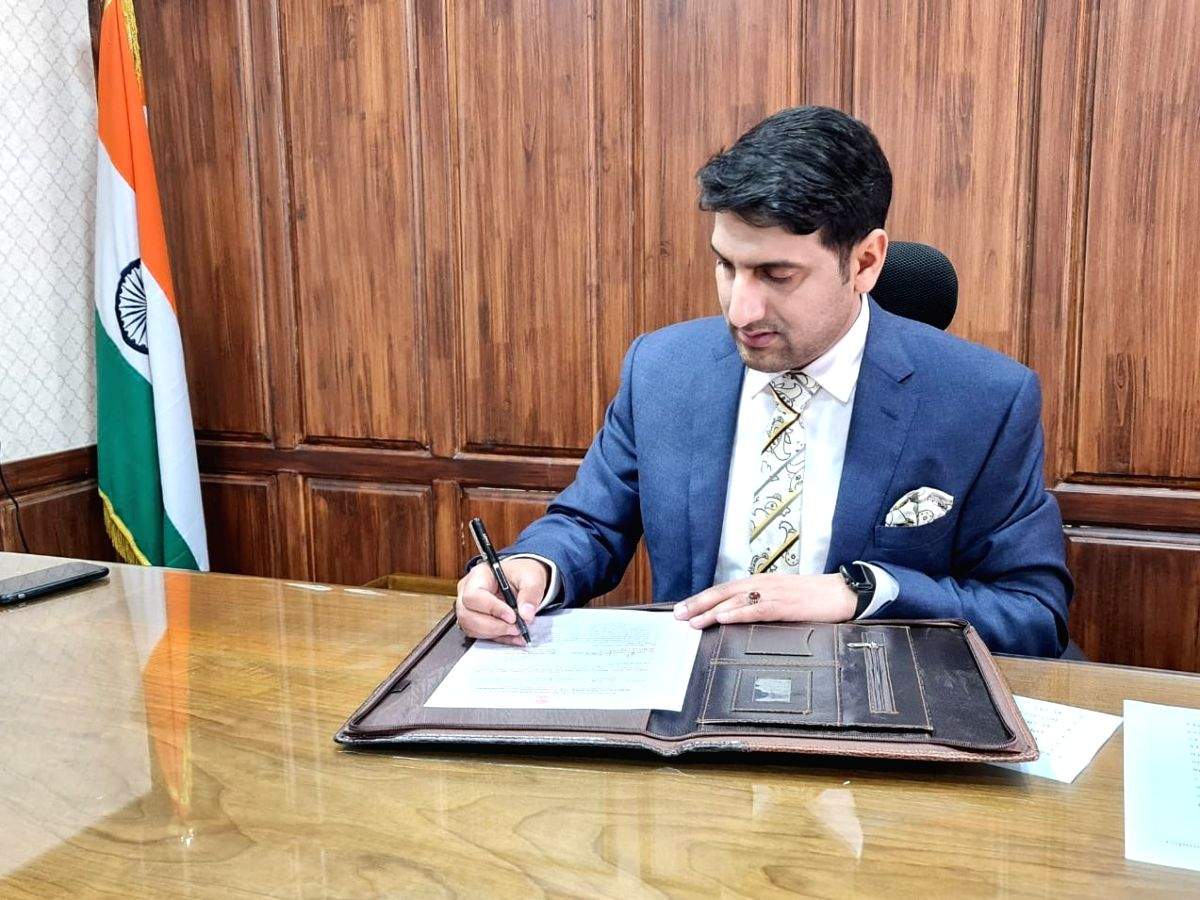 All Ration Card holders of Srinagar to get Golden Cards - Vimarsana News