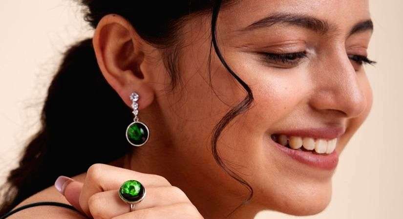 The eco-friendly appeal of dry flower jewellery - Vimarsana News