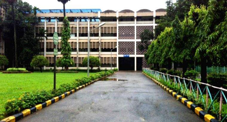 Depressed IIT Bombay student from MP jumps to death from hostel - Vimarsana News
