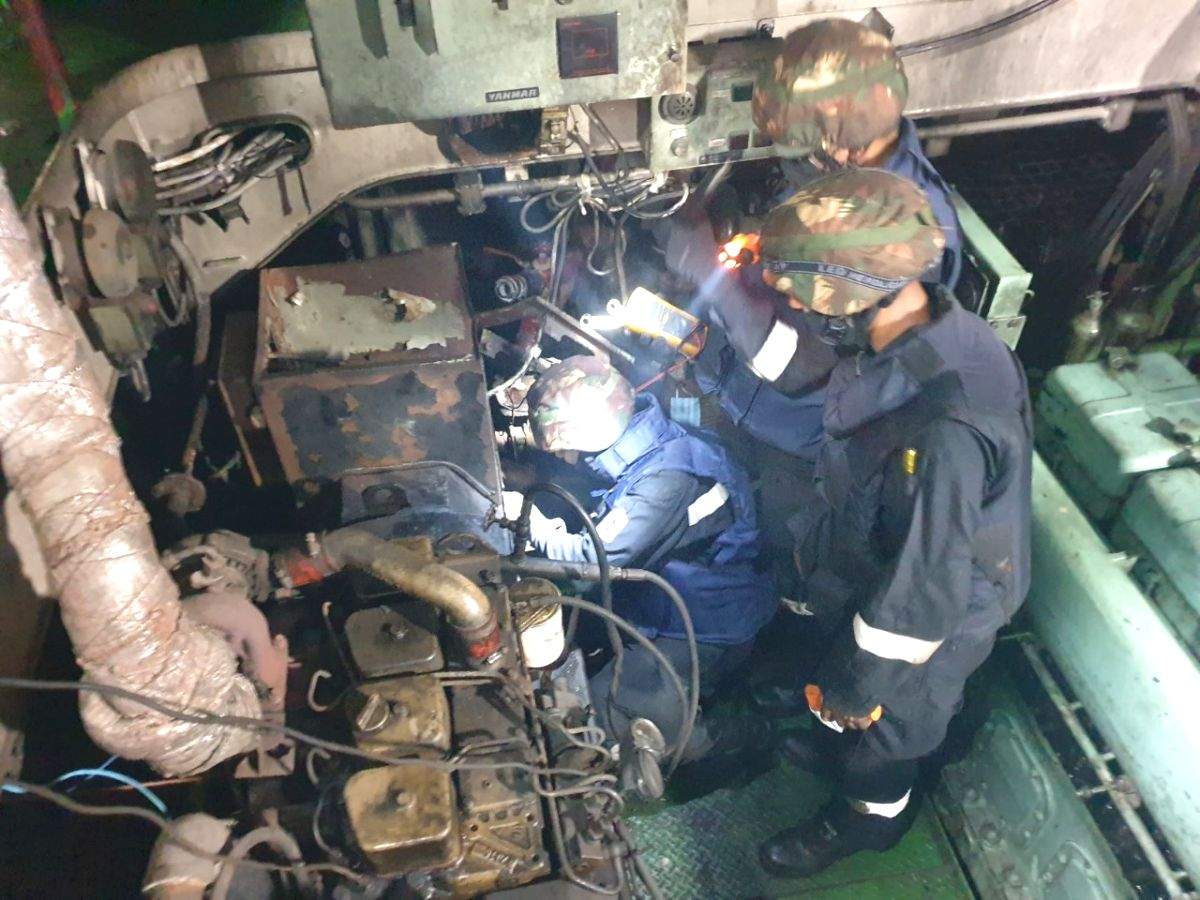 Indian Navy helps distressed merchant ship near Oman - Vimarsana News