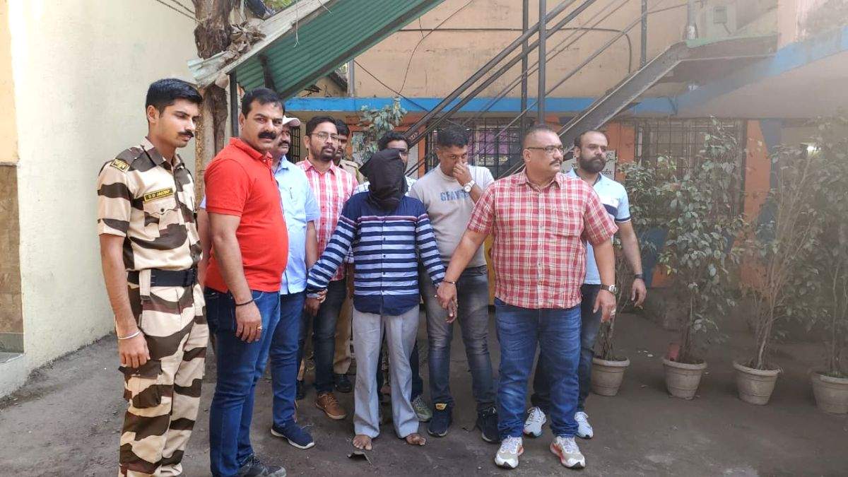 Killer on the run for 28 years nabbed after landing in Mumbai from Qatar - Vimarsana News