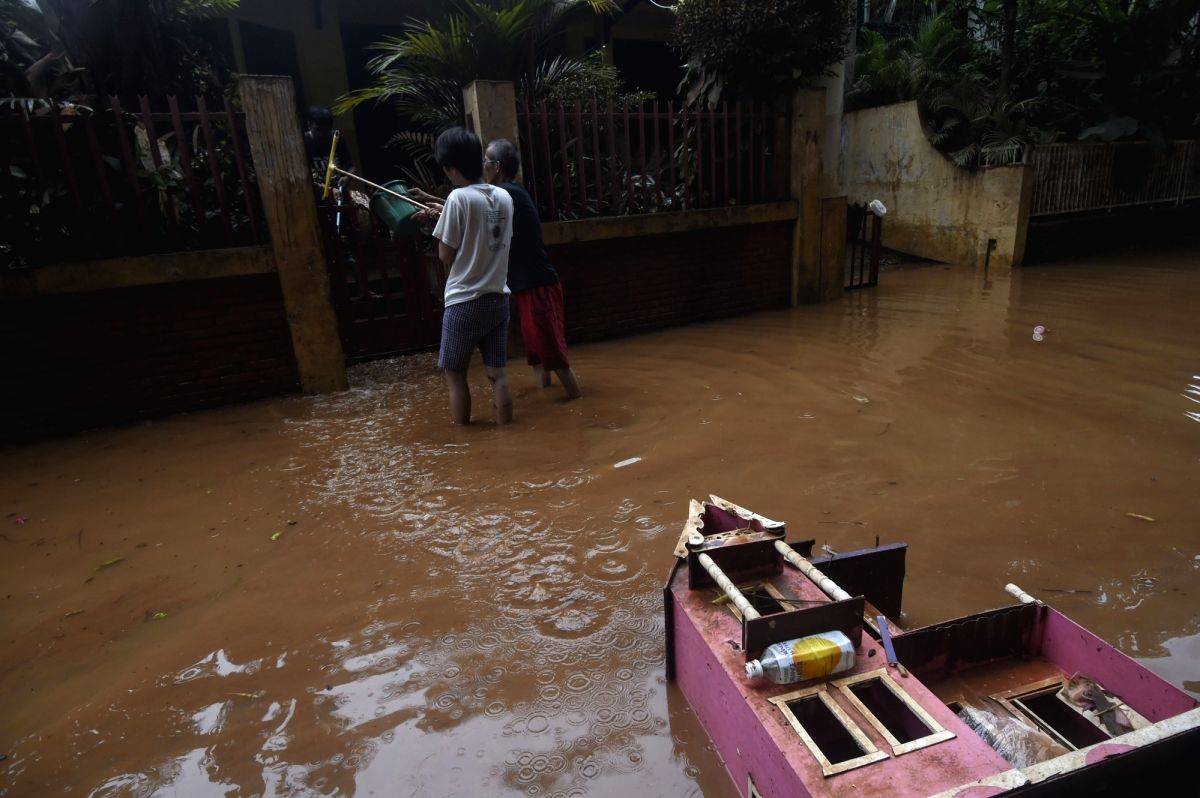 Thousands of houses still submerged in Indonesia - Vimarsana News