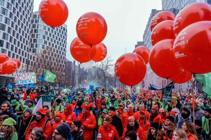 16,500 protest in Brussels for higher wages - Vimarsana News
