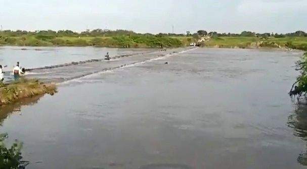 Three washed away in overflowing stream in Telangana - Vimarsana News