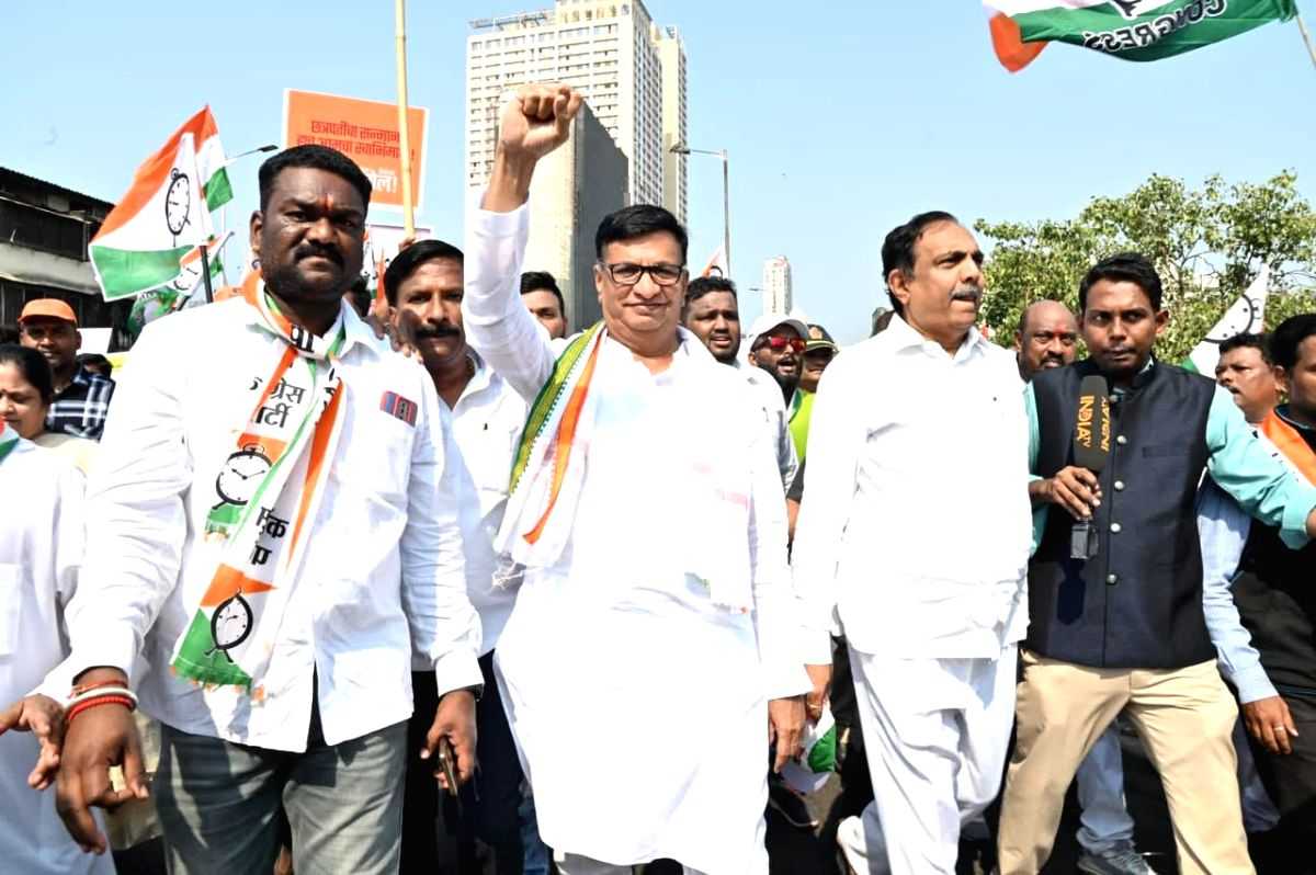 Maha: Oppn MVA flexes political muscles, screams 'hall-bol' at Guv, CM - Vimarsana News