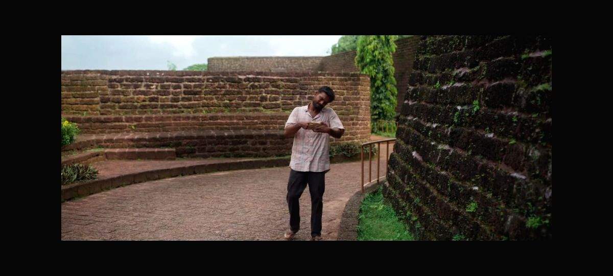 Tovino Thomas-starrer 'Adrishya Jalakangal' relies on anti-war theme, using tropes of psychological-thriller - Vimarsana News