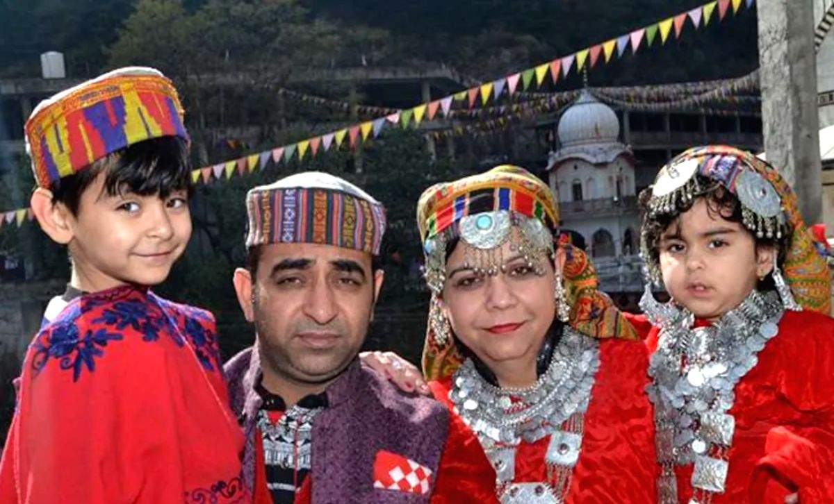 Tributes pour in for 5 victims of Hindu family who died in UK house fire - Vimarsana News
