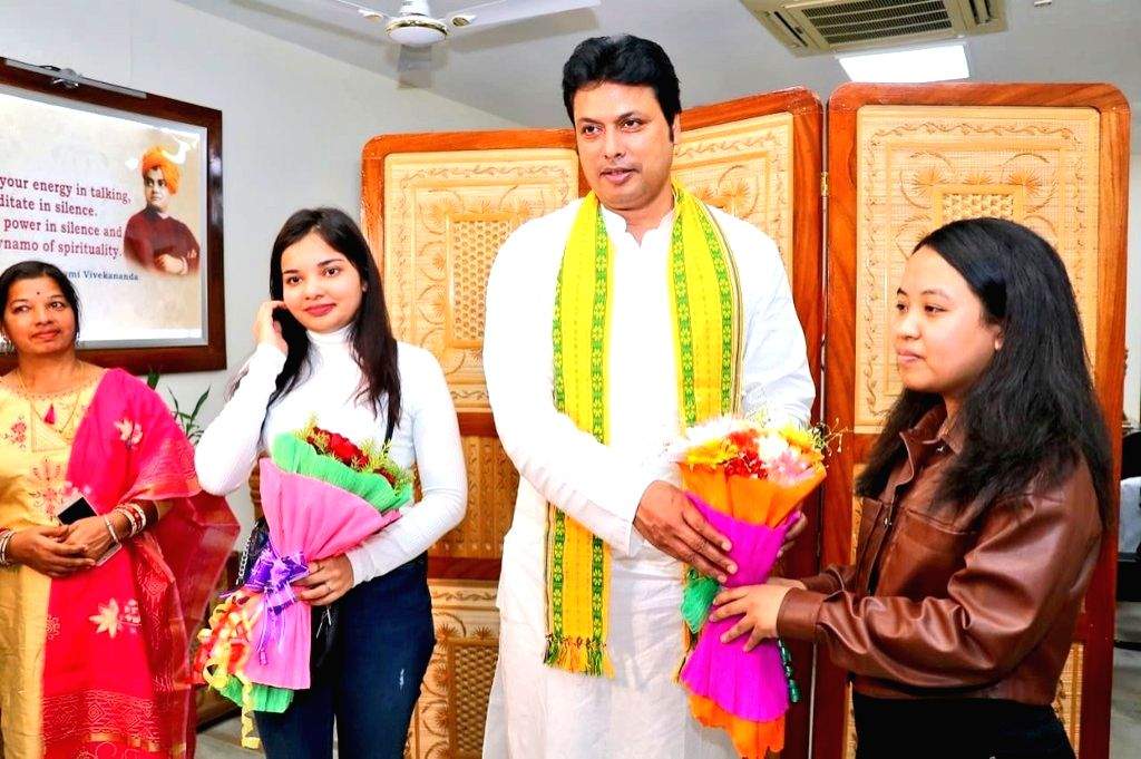 Tripura CM to bear flight expenses of students returning from Ukraine - Vimarsana News