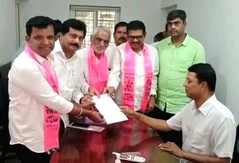 TRS seeks disqualification of BJP candidate over Rs 18K cr contract - Vimarsana News