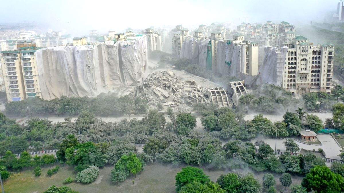 Twin tower demolition squad begins surveying rubble - Vimarsana News