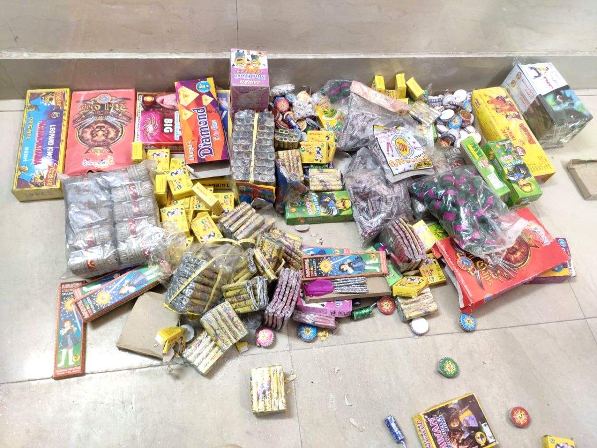 Delhi Police recover over 1,400 kg of firecrackers, 4 arrested - Vimarsana News