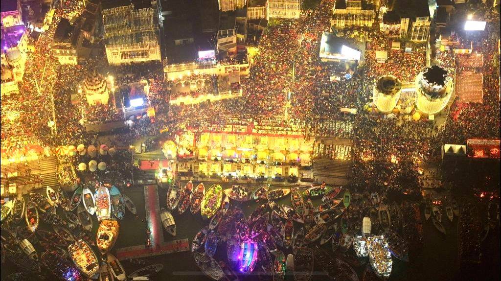 Varanasi glows in the light of Dev Deepawali - Vimarsana News