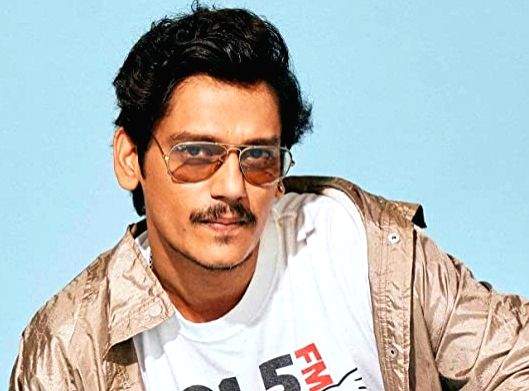 'Gully Boy' star Vijay Varma shares cool pics from b'day bash - Vimarsana News