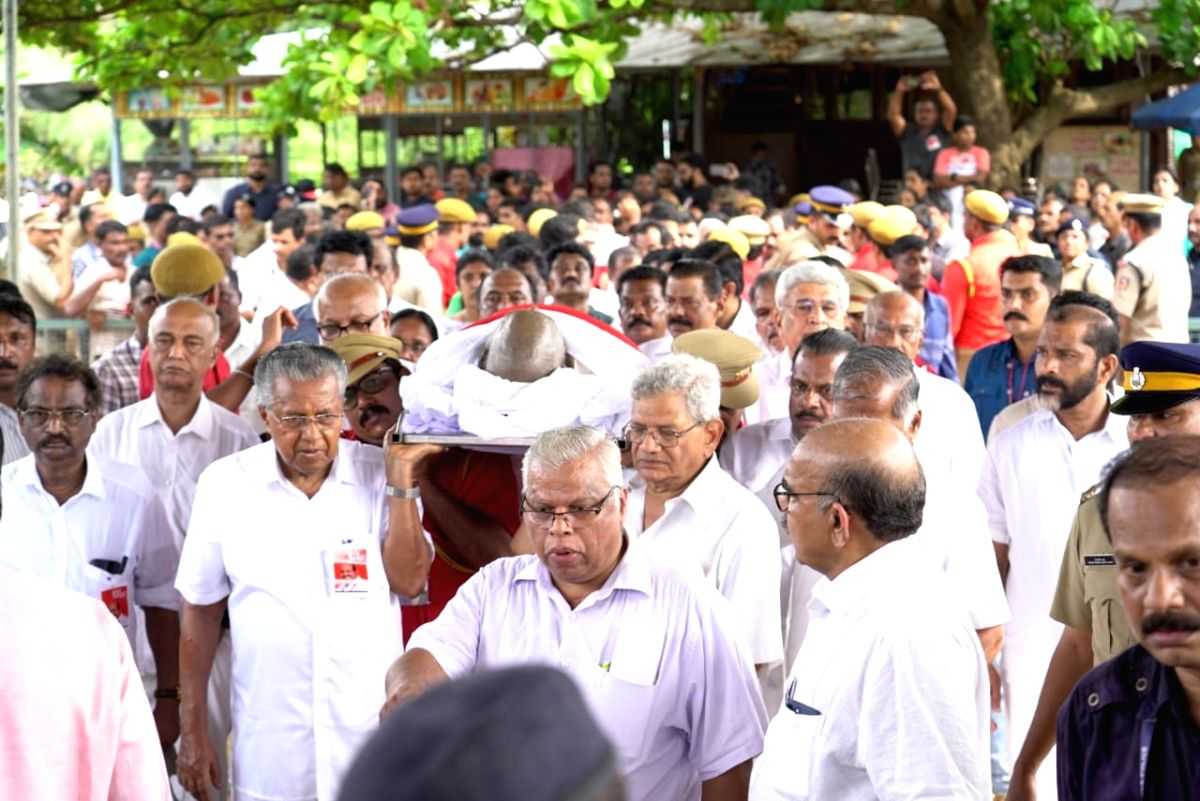 Vijayan, Yechury, Karat, others break down at Balakrishnan condolence meet - Vimarsana News