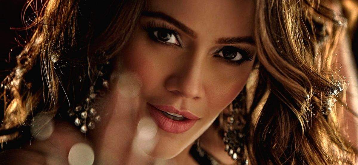 Waluscha De Sousa to feature in special dance number 'Bollywood Wala Dance' - Vimarsana News